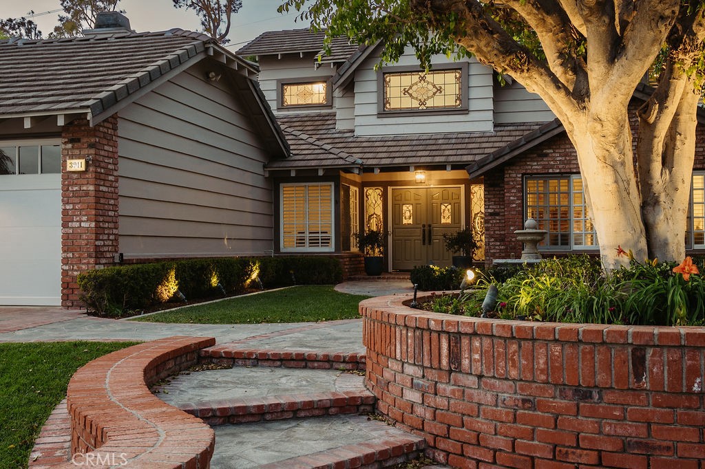 3911 E Rolling Green