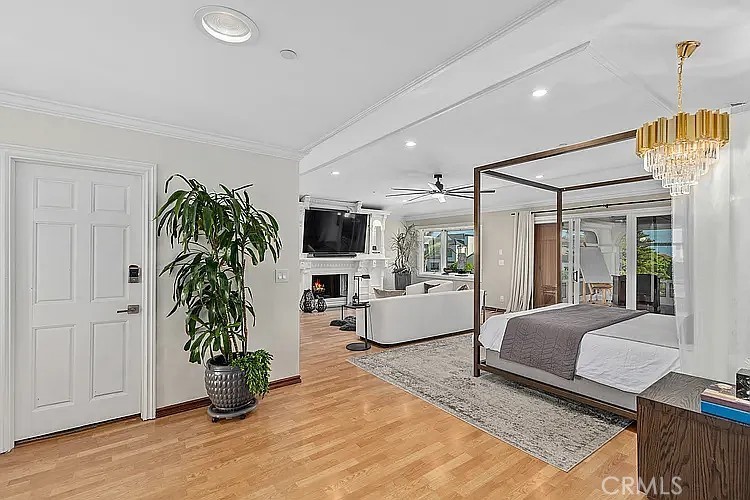 868 Avenida Acapulco