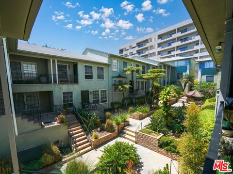 Photo of 8551 Holloway Drive #1, West Hollywood, CA 90069 (MLS # 26853329)