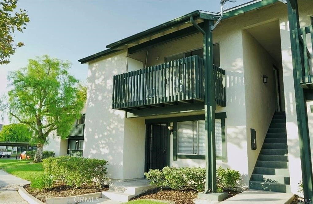 Charming Upper-Level Condo in Prime Aliso Creek Village Location
Welcome to this beautifully maintained upper-level condo in the highly sought-after Aliso Creek Villas community. Perfectly situated near top-rated schools, premier shopping, dining, entertainment, and with easy access to major freeways, this home offers both convenience and comfort.
Step inside to discover a spacious kitchen and generous dining area, both featuring low-maintenance flooring, ideal for everyday living and entertaining. The property is centrally located near popular shopping centers, Lake Forest Golf Course, and the 5 Freeway, making it a prime choice for modern living.
Recent Upgrades (2022-2025):
• 2025: Brand-new dishwasher, refrigerator, washer, dryer, Microwave ,standing electric Range, wall Air conditions and garbage disposal.
• 2022: Extensive remodeling with $75,000 invested in new countertops, updated bathroom, and new flooring throughout.
Additional Benefits:
• Association dues cover water, sewer, trash, and landscaping maintenance.
• No Mello-Roos tax.
This is a fantastic opportunity to own a move-in-ready home at an excellent price in a vibrant community. Don’t miss out!