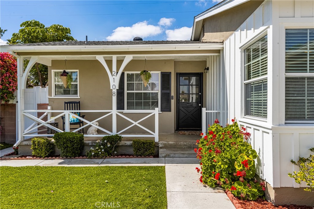 2108 E Viking Avenue