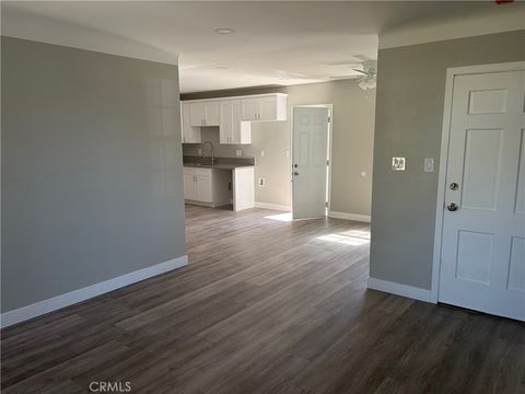 2260 easy Avenue Long Beach CA 90810