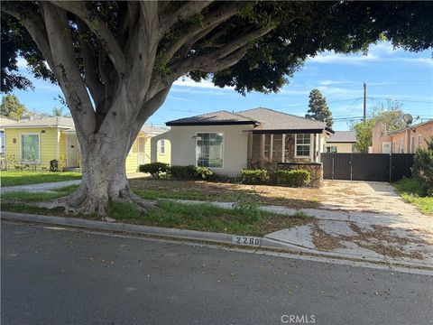 Photo of 2260 easy Avenue, Long Beach, CA 90810 (MLS # IV26050704)