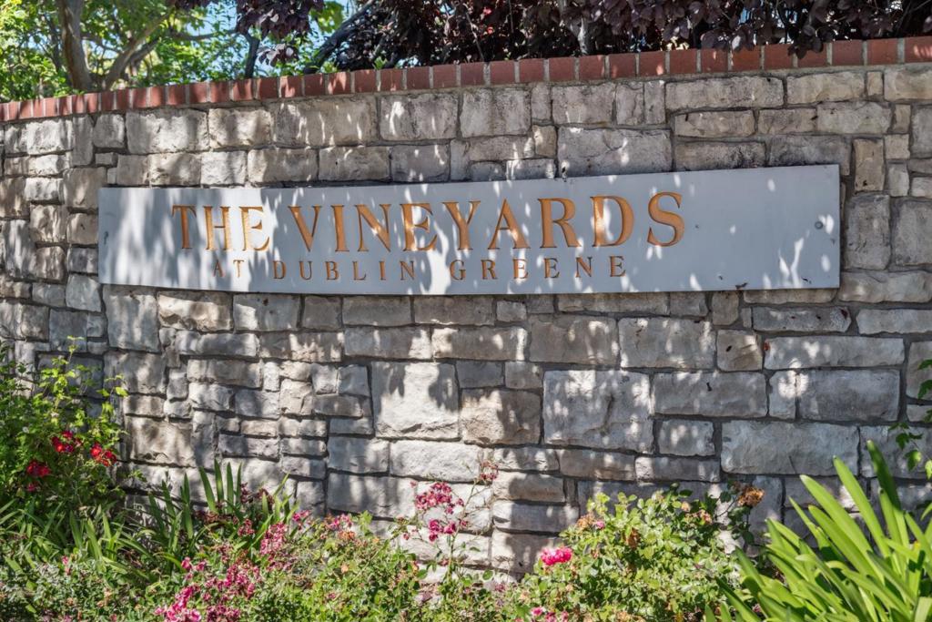 4843 Swinford Ct, Dublin Stylish and move-in ready! This 3 bed, 3 bath tri-level condo gives each floor its own private suiteperfect for family, guests, or a home office. Enjoy an open living space with modern upgrades, luxury flooring, and a private patio. Includes 2-car garage + laundry. Just steps from Emerald Glen Park, Waterford Shops, dining, BART, and top-rated schools. HOA covers pool, greenbelt, and easy living. The ideal blend of comfort, style & location!
