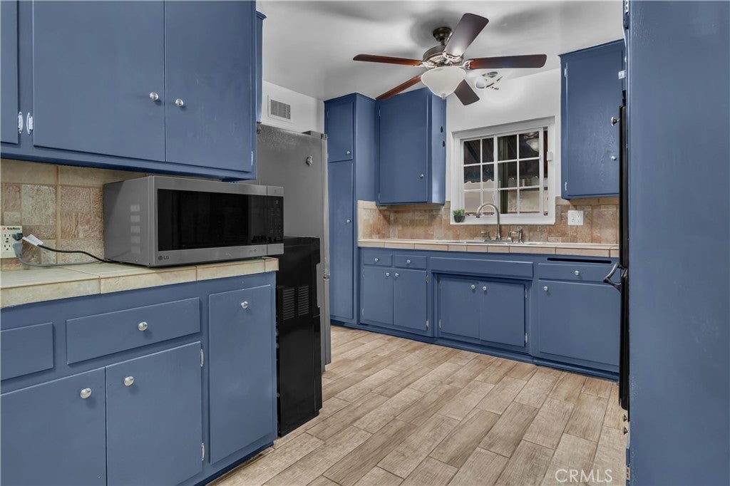 1521 Densmore Street