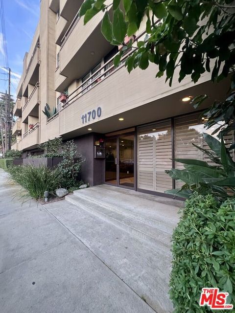 Photo of 11700 Iowa Avenue #202, Los Angeles, CA 90025 (MLS # 25573453) Photo of 11700 Iowa Avenue #202, Los Angeles, CA 90025 (MLS # 25573453)