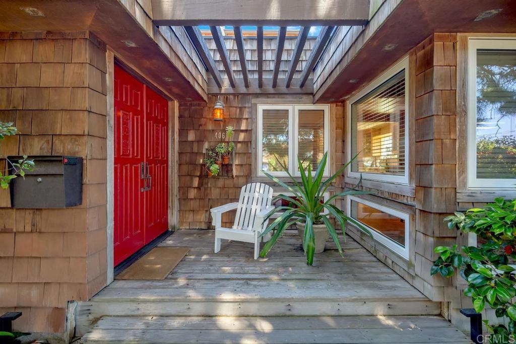 406 N Acacia Avenue