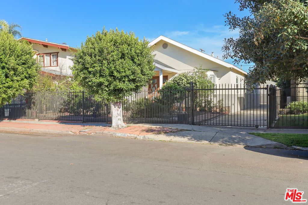 2120 9th Avenue, Los Angeles CA 90018