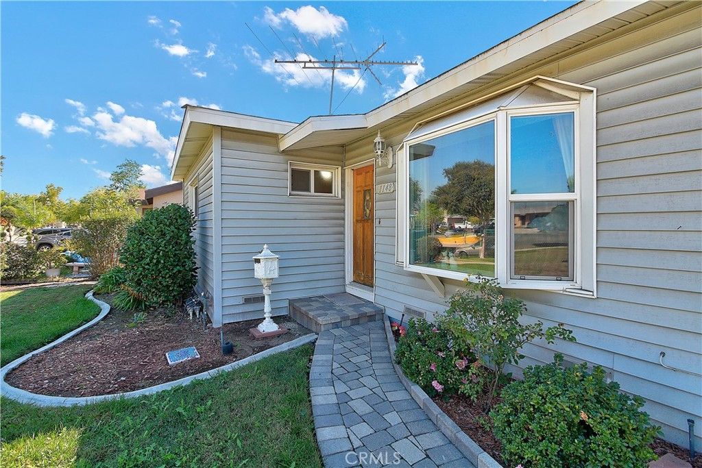 Photo of 1148 E Raymond St, Ontario, CA 91764 (MLS # IV25243780)