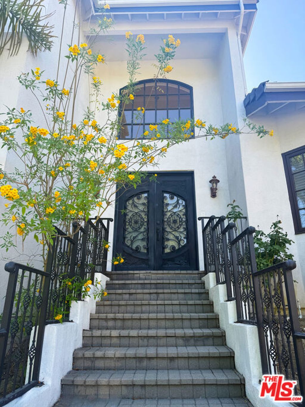 Photo of 15020 Encanto Drive, Sherman Oaks, CA 91403 (MLS # 25572995)