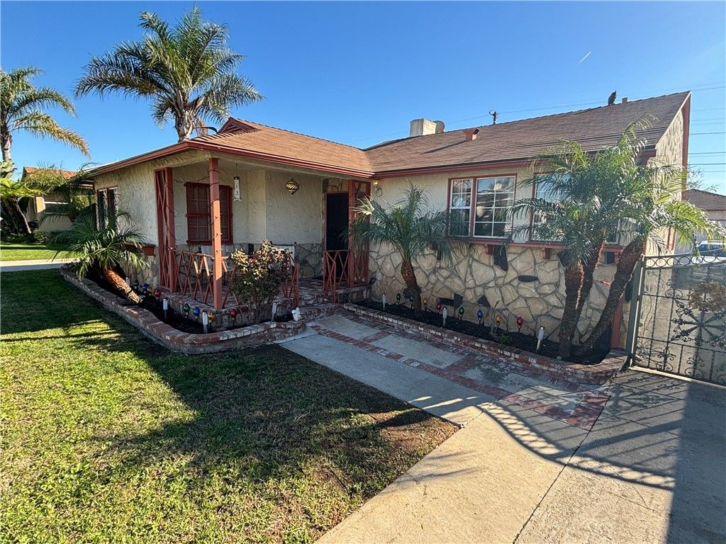 Photo of 1658 W 109th Place, Los Angeles, CA 90047 (MLS # CV26006984)