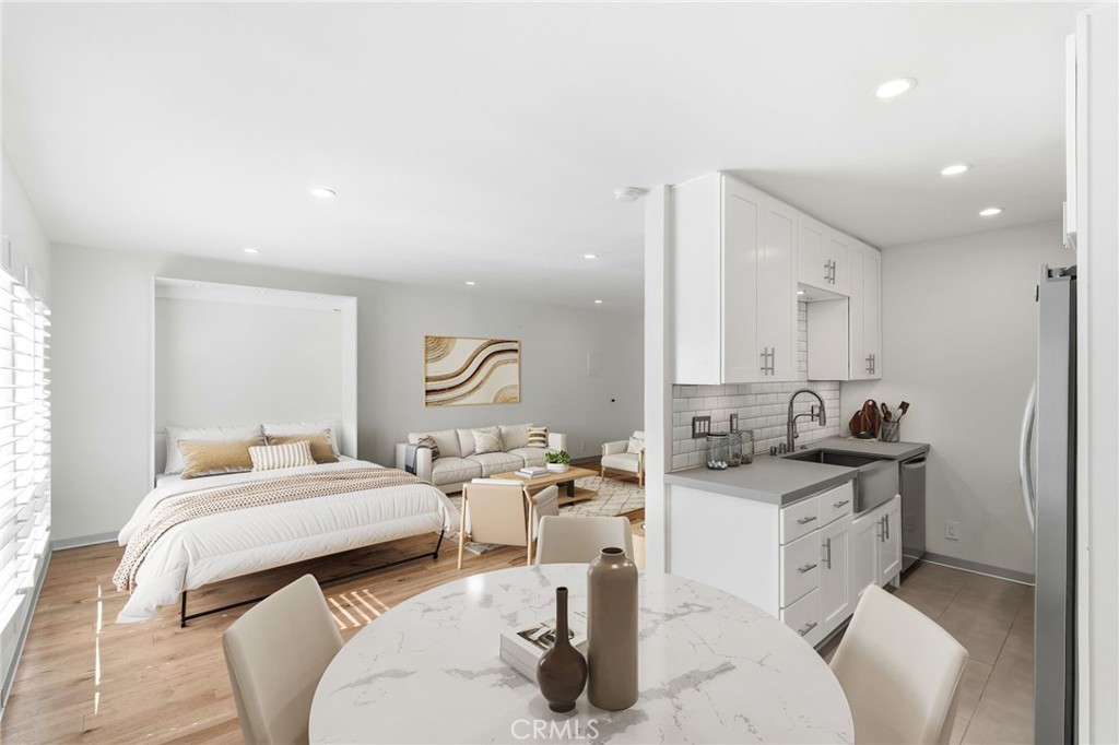 1735 N Fuller Ave 330