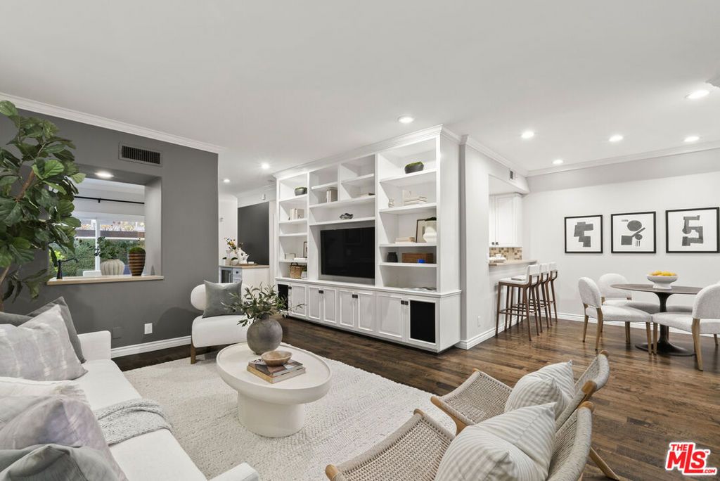 Photo of 830 17th Street #2, Santa Monica, CA 90403 (MLS # 25609819)