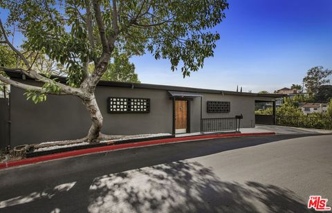 Photo of 8410 Hollywood Boulevard, Los Angeles, CA 90069 (MLS # 26744735)