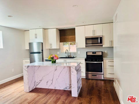 Photo of 2325 Selby Avenue, Los Angeles, CA 90064 (MLS # 26876981)