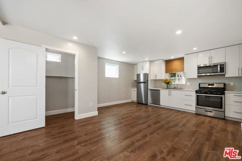 Photo of 2325 Selby Avenue, Los Angeles, CA 90064 (MLS # 26876981)