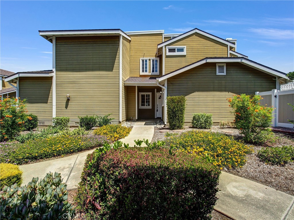 In the highly sought after Claremont Stone Creek Community resides this JUST NEWLY UPGRADED 2-story Townhome. As you walk through the front door, you’re greeted by an open easy floor plan that feature a spacious living room with a stylish tile fireplace & expands into the dining room and gourmet kitchen replete with modern finishes. New features include brand new cabinets, quartz countertops, new flooring, LED recessed lighting, new paint, new appliances, & much more! Designed for privacy, all 3 bedrooms are located on the second floor. The primary suite has an upgrade shower with new sink vanity along with ample closet space. Additional two bedrooms share a beautifully appointed bathroom with new vanities and shower. A lovely powder room makes it convenient while entertaining guests. The generous sized back yard is perfect for relaxing or entertaining. Continue your enjoyment at the amazing community pool and spa! This home is truly perfect for owner occupancy or to serve as an investment. Close to The Claremont Colleges, Claremont Village- with an array of shops, fine dining options, entertainment, local groceries, parks, & much more. Easy access to the 210 Freeways puts Downtown LA, the inland empire, and the rest of Southern California within reach. Schedule a tour today, before it’s too late!