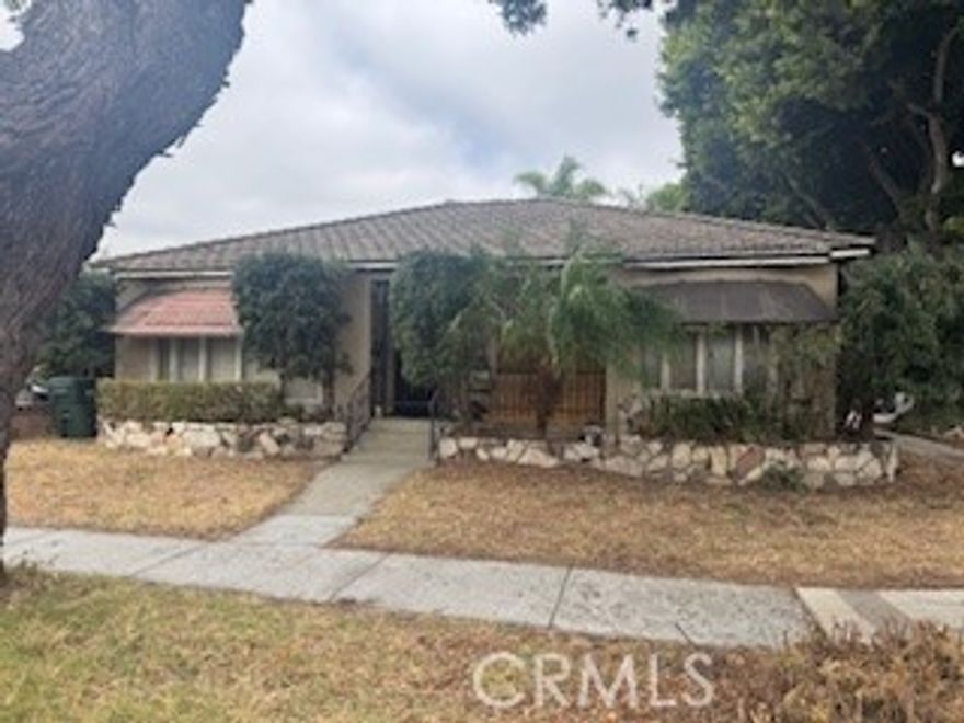 Probate listing No Court Confirmation needed. The unique property is ready for a new family and make over. 3 Bedroom 2 Baths a large Family room and Basemant. So much potental , The unique house has original hardwoord floors. Extra large kithcen with breakfast nook, formal dinning room, Large Livingroom. 2 car Garage attached. A must see to appriciate. Looking for soem sweat equity this is the home for you locataed in a great area of Paramount Walking Distance to schools , restaurants and Shopping areas