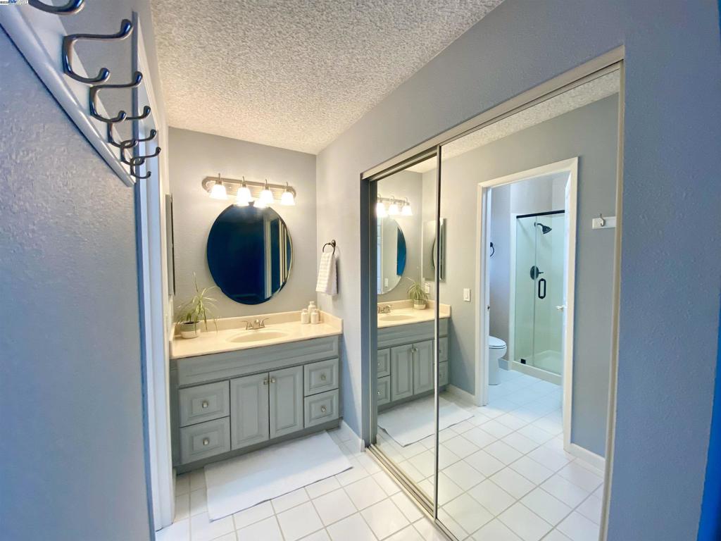 TWIN CREEK - Residential