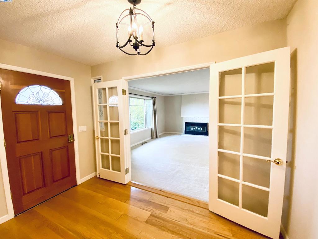 TWIN CREEK - Residential