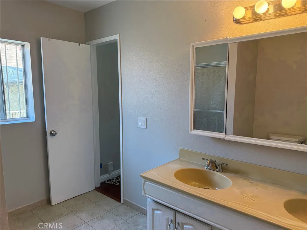 Artesia, California 90701, United States, 4 Bedrooms Bedrooms, ,2 BathroomsBathrooms,Residential,Active,160808