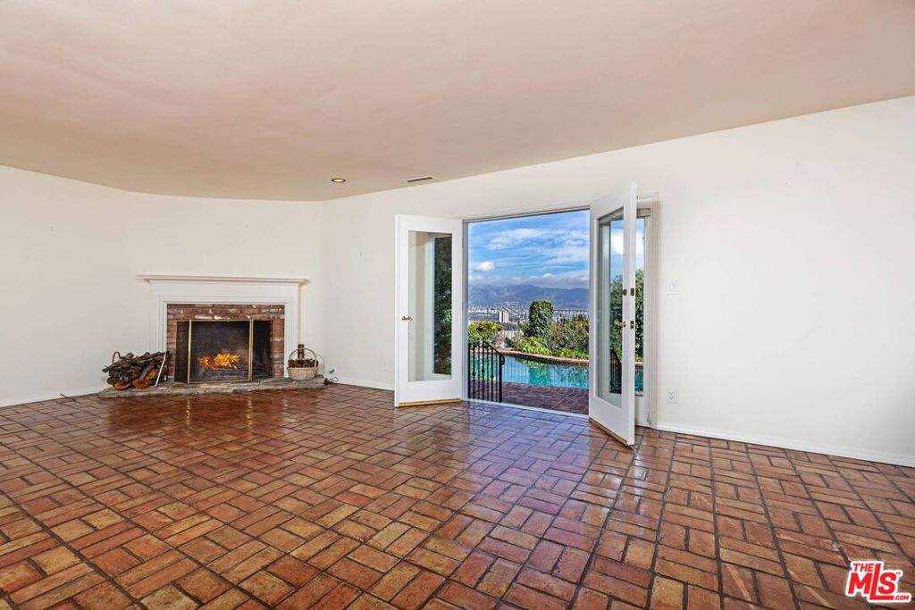 7815 Mulholland Drive
