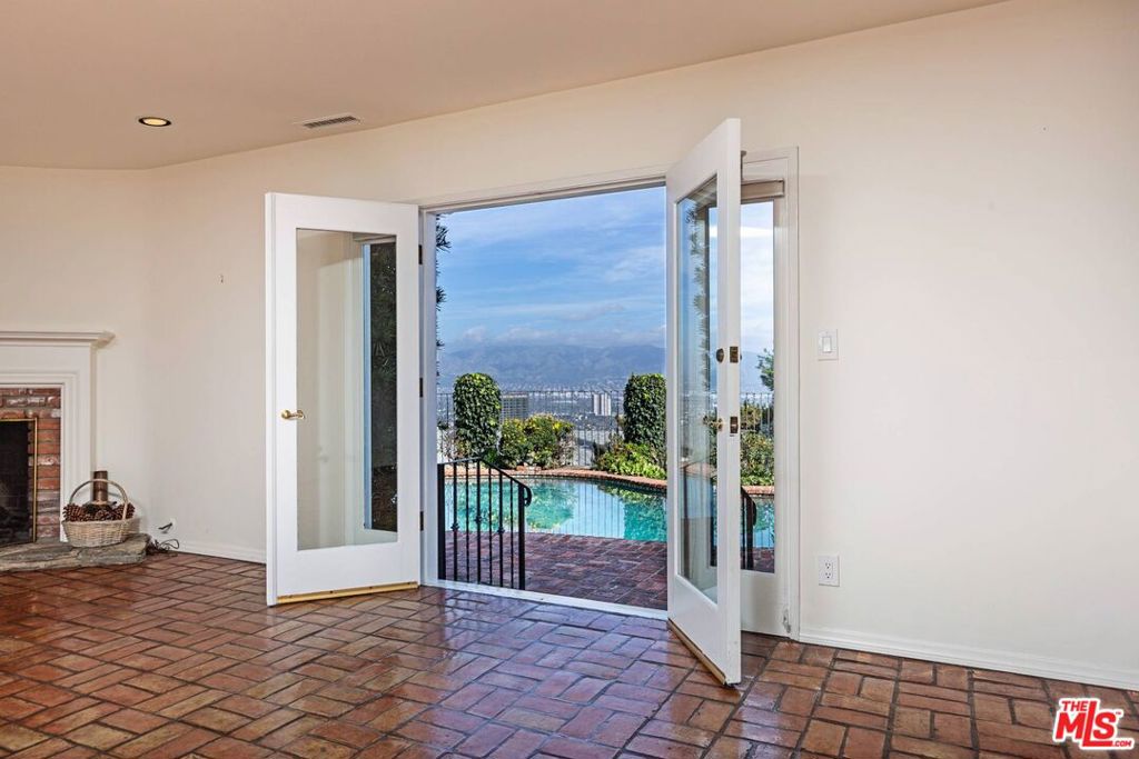 7815 Mulholland Drive
