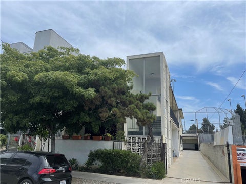 Photo of 978 S Ardmore Avenue, Los Angeles, CA 90006 (MLS # AR26120331)
