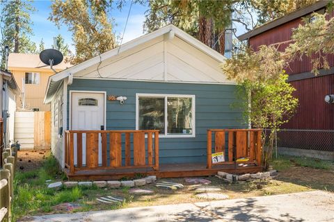 Photo of 906 W Aeroplane Blvd, Big Bear City, CA 92314 (MLS # IG26075429)