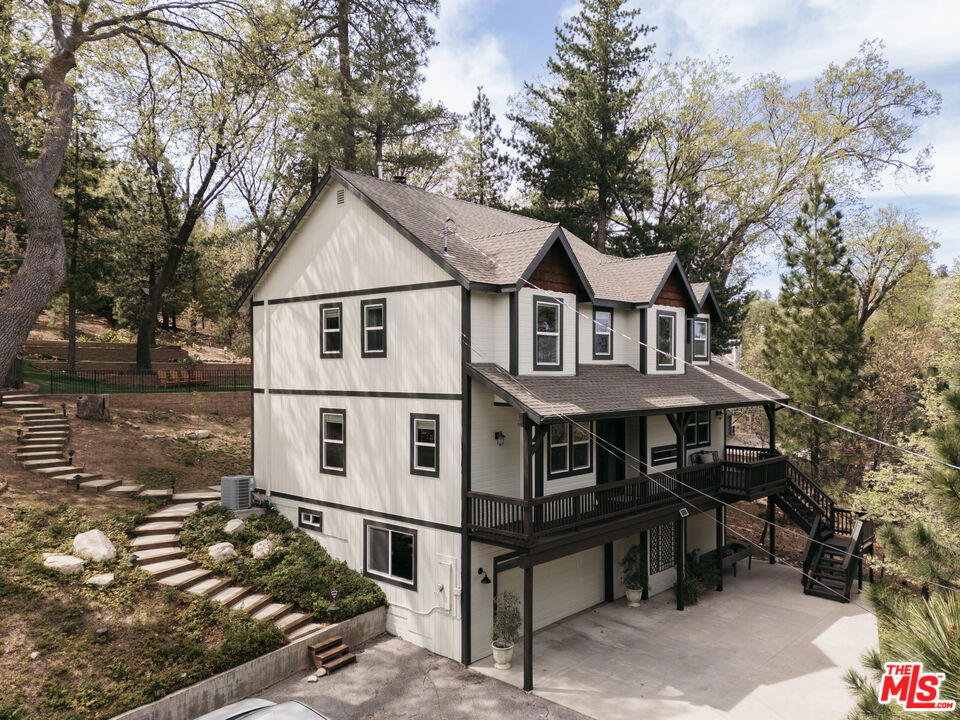 958 Lucerne Lane
