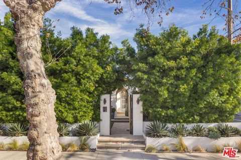 Photo of 360 S Canon Drive, Beverly Hills, CA 90212 (MLS # 25631675)