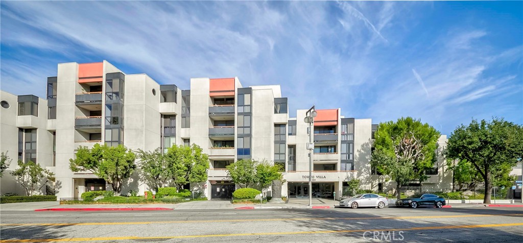Welcome to Tokyo Villa, a hidden gem in the heart of Little Tokyo. This spacious 1-bedroom, 1-bathroom condo (907 sq. ft.) is one of the largest one-bedroom layouts in the building, offering plenty of space to live, work, and relax. Inside, you’ll find a bright open floor plan with luxury vinyl flooring, a flexible den that can be used as a home office or study, and a remodeled galley kitchen with sleek cabinetry, stainless steel appliances, and abundant storage. The generous primary bedroom offers wall-to-wall closets, while the upgraded bathroom includes dual vanities and a full-size, in-unit washer and dryer. Tokyo Villa residents enjoy tranquil Zen-inspired courtyards with koi ponds, along with premium amenities such as a fitness center, sauna, indoor spa, meeting room, and 24-hour security with staffed front desk. This unit comes with 2 assigned parking spaces in a secured garage—rare for the area.
Perfectly located within minutes of Japanese Village Plaza, specialty markets, top dining, Civic Center, and the Metro Gold Line, this home combines the vibrancy of Downtown LA with a peaceful retreat.