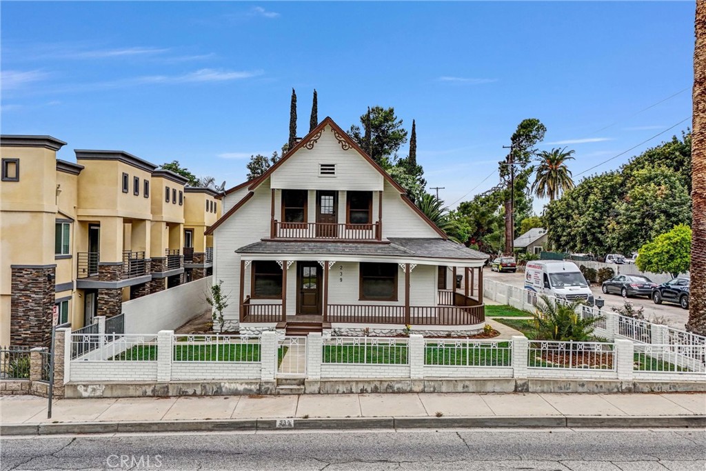 239 N San Antonio Avenue
