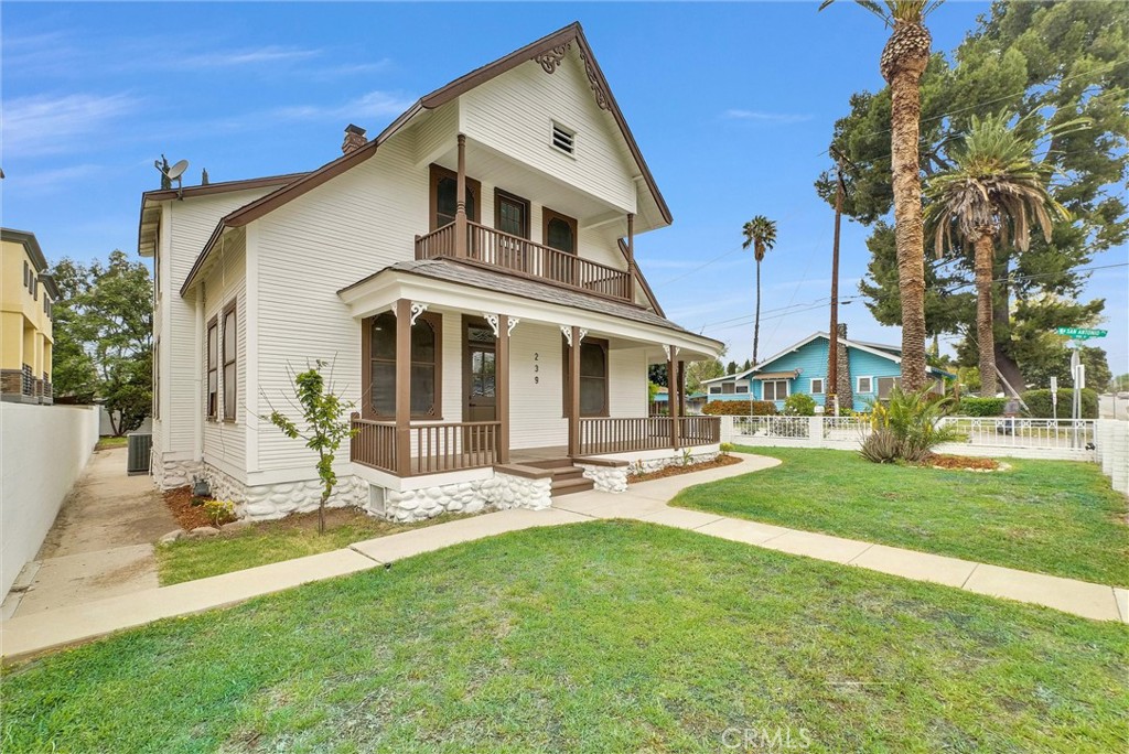 239 N San Antonio Avenue