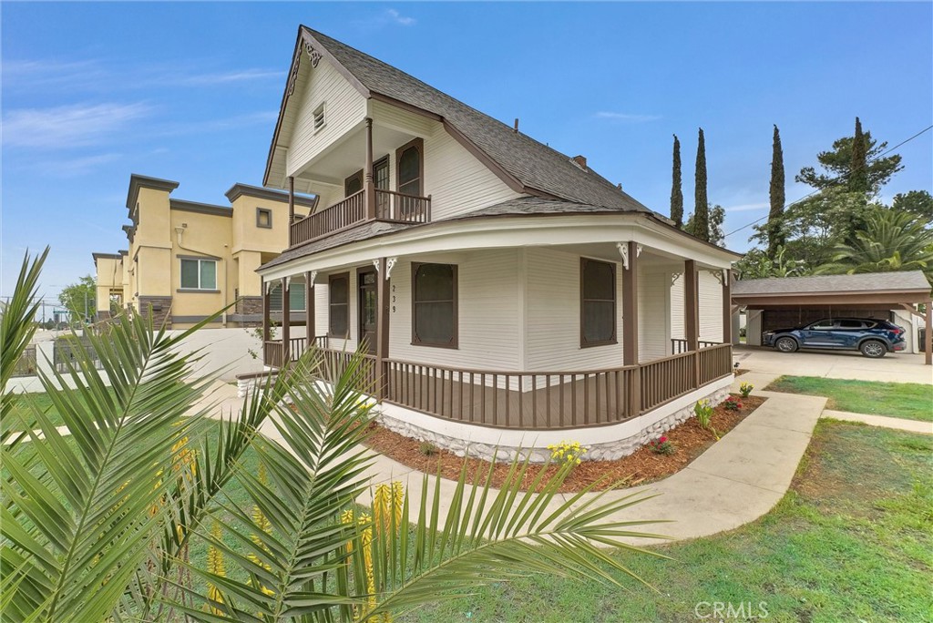 239 N San Antonio Avenue