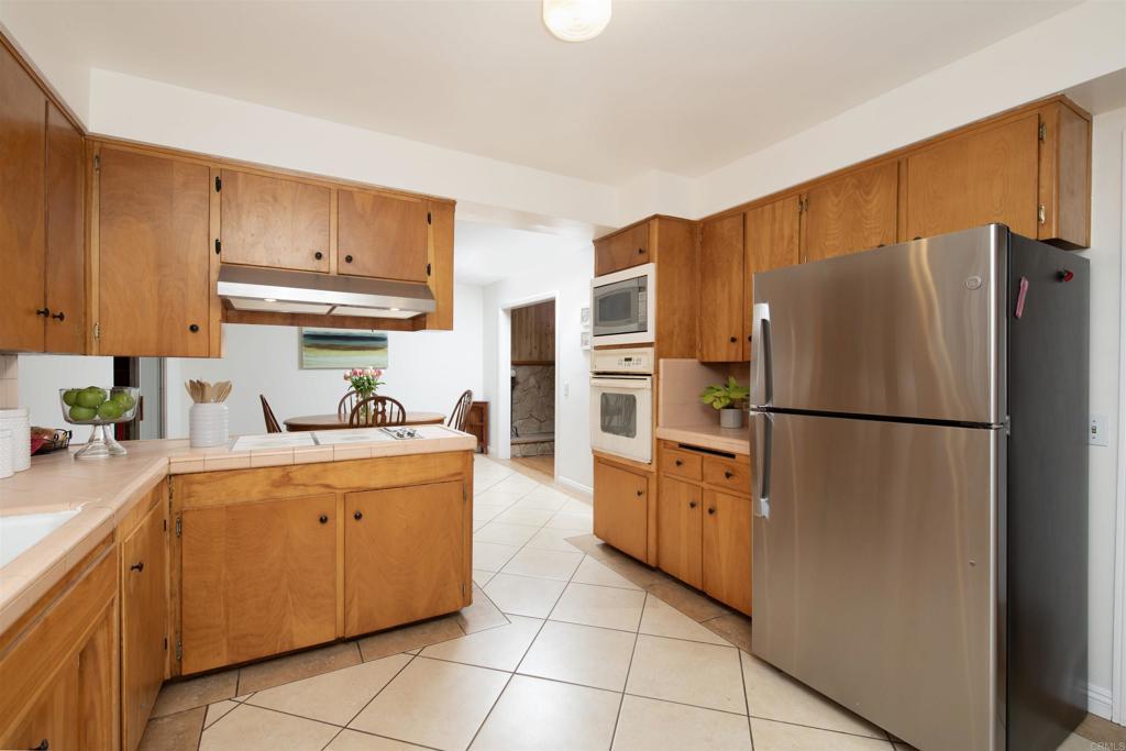 1687 S Citrus