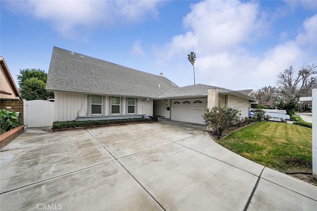 Photo of 23850 Via Jacara, Valencia, CA 91355 (MLS # CV26037411)
