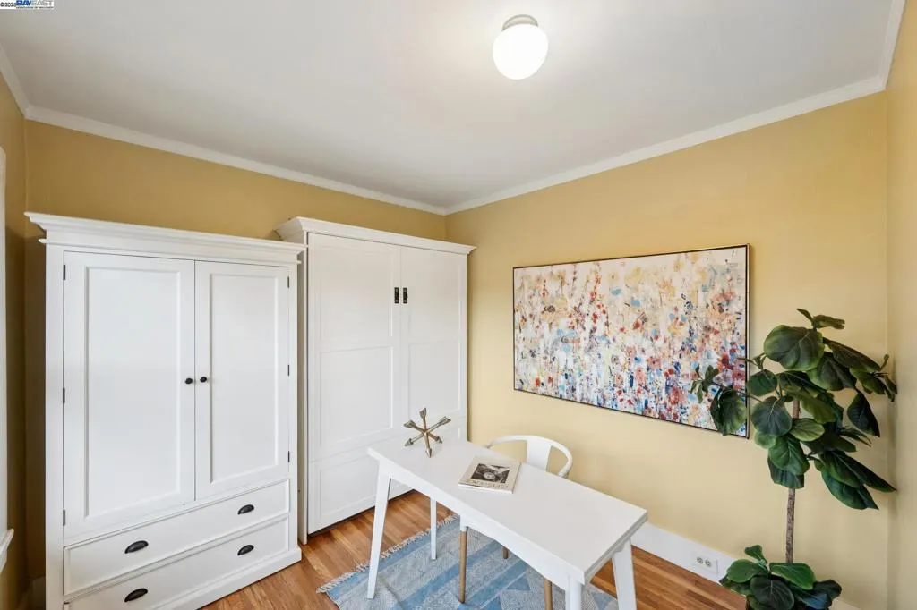 Alameda, California 94501, United States, 3 Bedrooms Bedrooms, ,2 BathroomsBathrooms,Residential,Active,239569