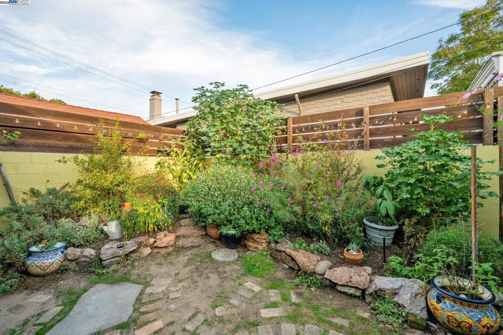 EAST END - Residential