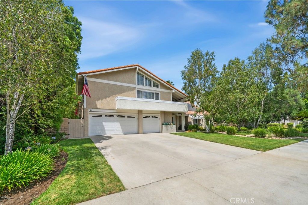 Photo of 19523 Ballinger Street, Northridge, CA 91324 (MLS # BB25170150)