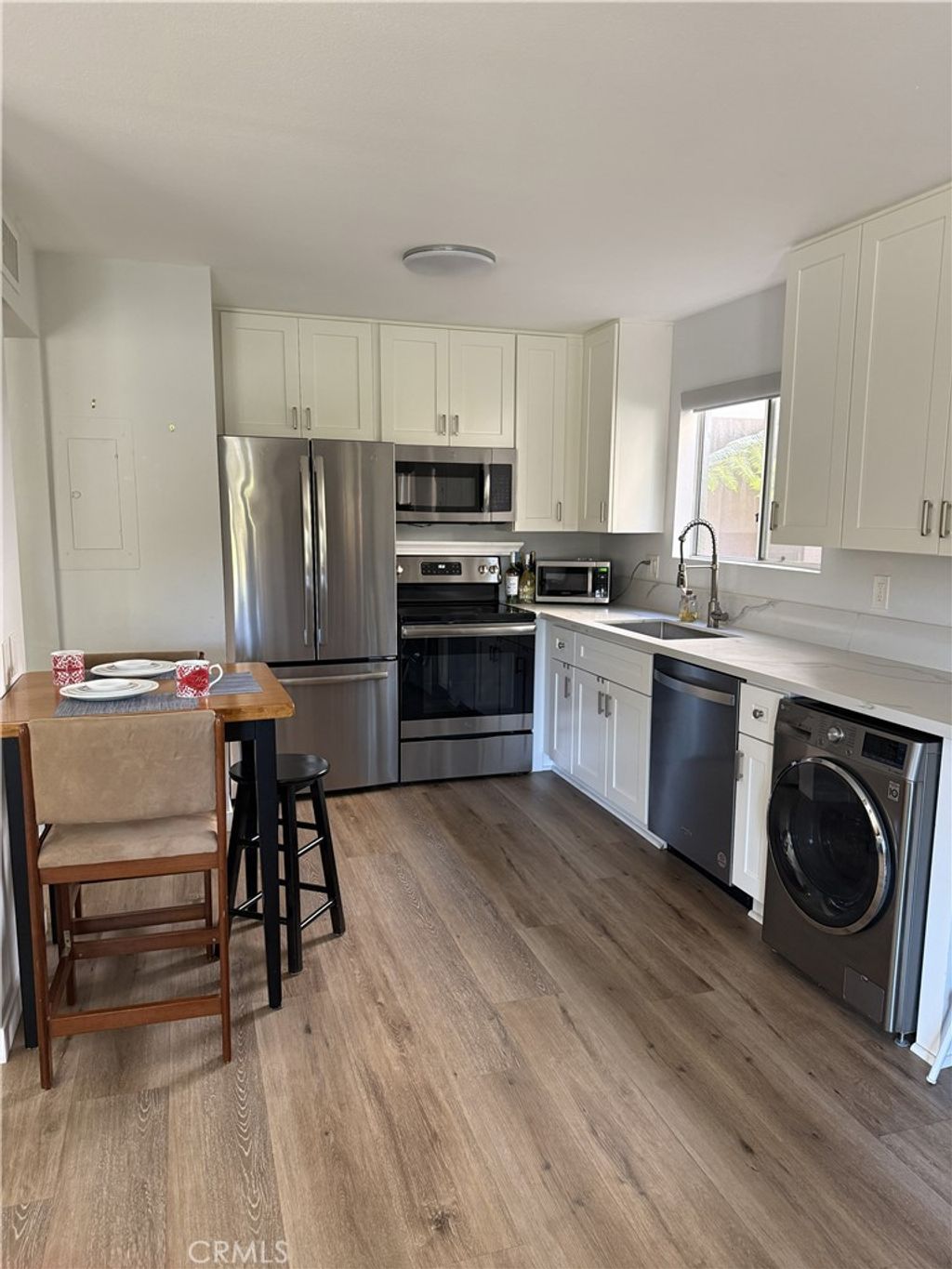 Photo of 351 Chestnut Hill Court #16, Thousand Oaks, CA 91360 (MLS # SR26076468)