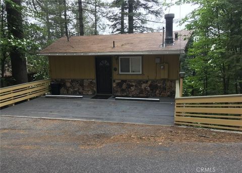 Photo of 28380 Larchmont, Lake Arrowhead, CA 92325 (MLS # OC26083997)