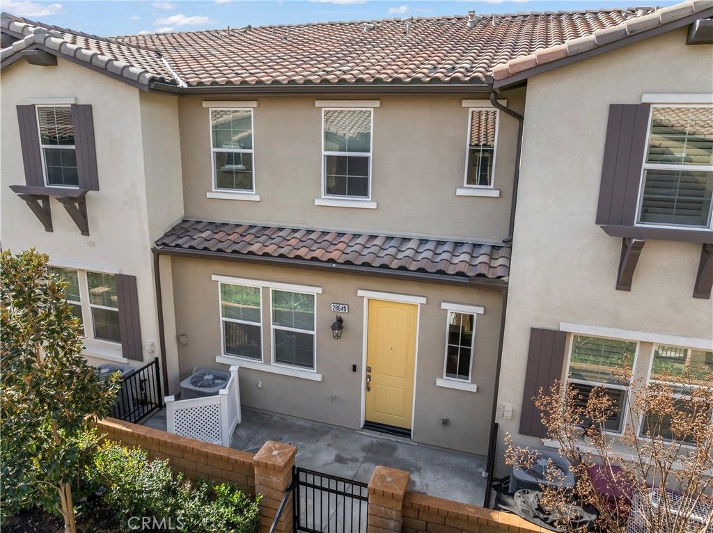 Photo of 28649 Jardineras Drive, Valencia, CA 91354 (MLS # SR26034554)