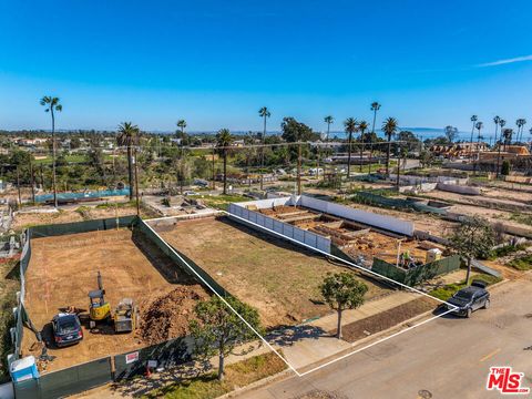 Photo of 646 Via De La Paz, Pacific Palisades, CA 90272 (MLS # 26661845)