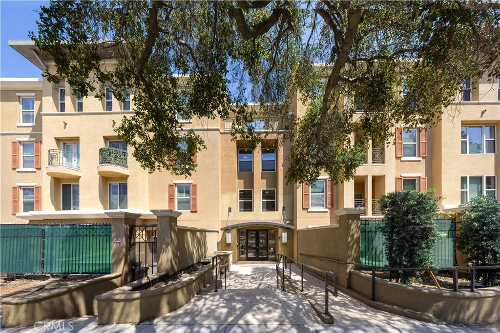 Welcome to Quattro Blu, a gated Mediterranean-style community in the heart of Pasadena’s sought-after Playhouse District. This spacious single-level residence offers 2 bedrooms and 2 full bathrooms, combining comfort with convenience.
Enjoy a vibrant urban lifestyle just steps away from The Paseo, South Lake Shopping, Old Town Pasadena, banks, restaurants, and entertainment. Pasadena City College and the Art Center are also nearby.
Built in 2004, Quattro Blu offers resort-style amenities including a beautifully landscaped courtyard, fitness center, private storage, and secure guest parking.
This third-floor unit features an open-concept layout with a light-filled living room that opens through French doors to a private balcony. The gourmet kitchen is equipped with granite countertops and stainless-steel appliances, including a stove, dishwasher, refrigerator, and garbage disposal. A washer and dryer are also included for your convenience.
The spacious primary suite offers a large walk-in closet and a luxurious bathroom with dual vanities, an oversized soaking tub, a separate shower, and a private toilet room. Two side-by-side parking spaces in the subterranean garage complete this exceptional offering.
Experience the best of Pasadena living in this elegant home with unmatched access to shopping, dining, and culture.