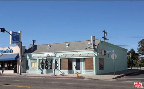 Photo of 2801 S Robertson Boulevard, Los Angeles, CA 90034 (MLS # 24442505)