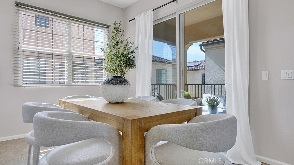 102 Painted Trellis, Irvine CA 92620 - Photo 9