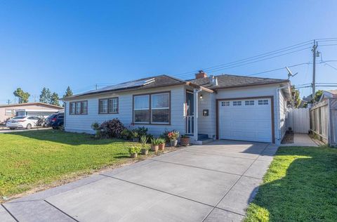 Photo of 1170 Tyler St, Salinas, CA 93906 (MLS # ML82037521)
