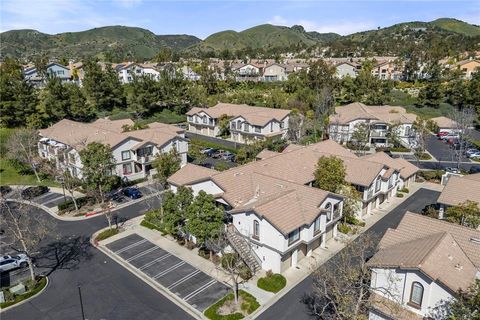 208 Chaumont Lake Forest CA 92610