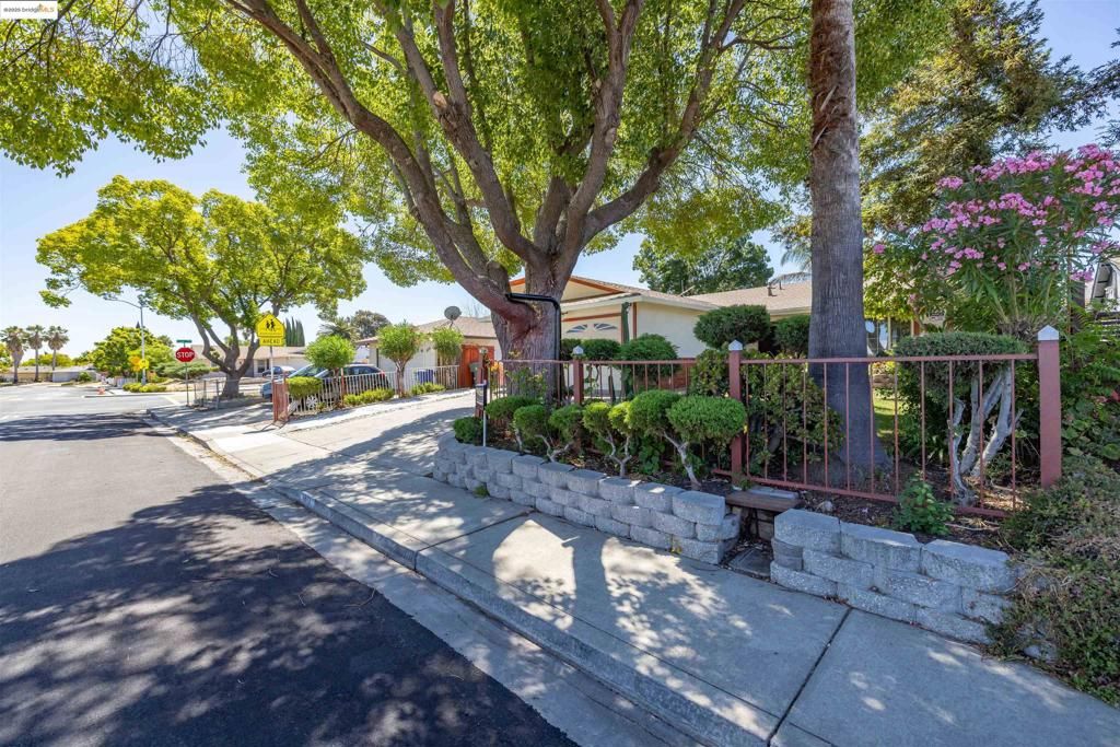 Photo of 1813 Hanlon Way Way, Pittsburg, CA 94565 (MLS # 41116487)